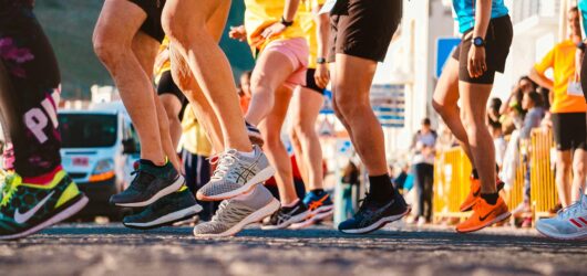 Tênis de Corrida: Como Escolher o Modelo Ideal para o Seu Tipo de Pisada e Correr com Segurança